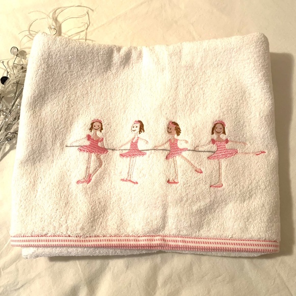 Akova Kids Ballet Bath & Face Towel Set With Photo/ Mirror Keychain - Picture 5 of 14